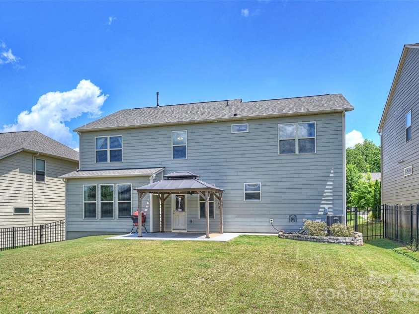 11101 Crane Creek Drive, Charlotte, NC 28278.  MLS# CAR4258259, YatesRealty ID 24160. 