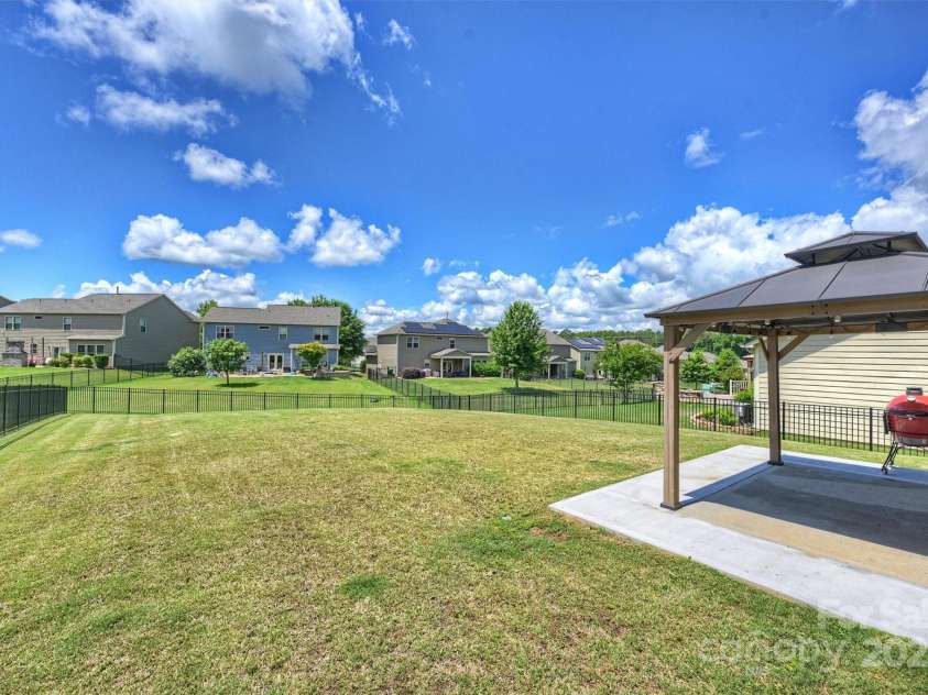 11101 Crane Creek Drive, Charlotte, NC 28278.  MLS# CAR4258259, YatesRealty ID 24160. 