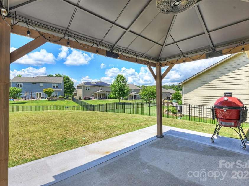 11101 Crane Creek Drive, Charlotte, NC 28278.  MLS# CAR4258259, YatesRealty ID 24160. 