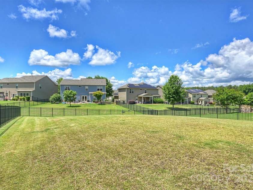 11101 Crane Creek Drive, Charlotte, NC 28278.  MLS# CAR4258259, YatesRealty ID 24160. 