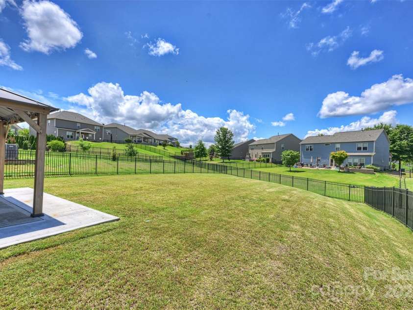 11101 Crane Creek Drive, Charlotte, NC 28278.  MLS# CAR4258259, YatesRealty ID 24160. 