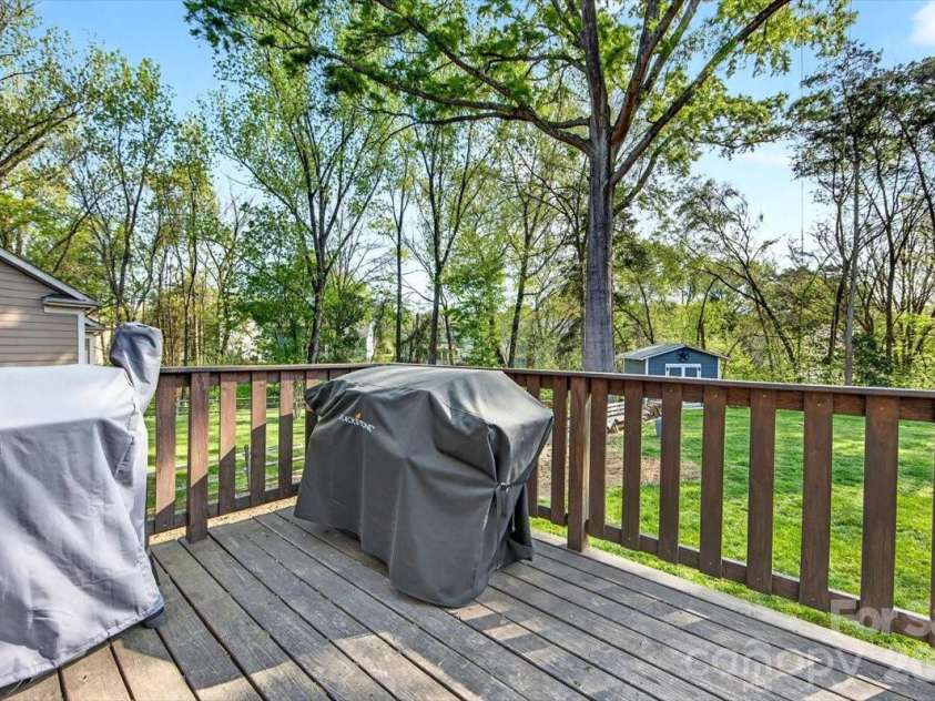 9011 Warbler Court, Charlotte, NC 28210.  MLS# CAR4363088, YatesRealty ID 24160. 