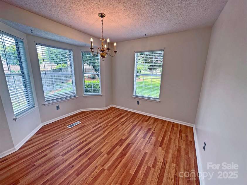 117 Blackberry Lane, Mooresville, NC 28117.  MLS# CAR4258834, YatesRealty ID 24161. Breakfast Nook