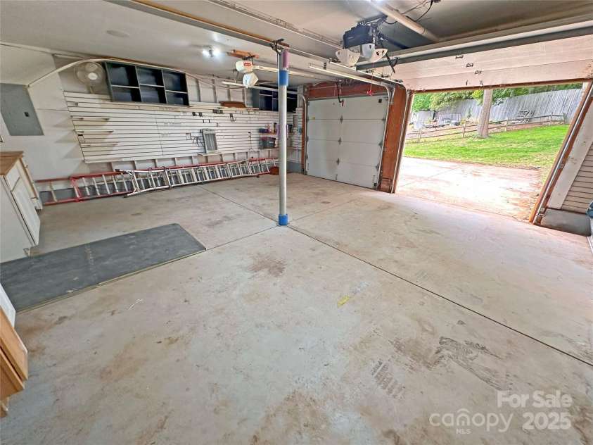 117 Blackberry Lane, Mooresville, NC 28117.  MLS# CAR4258834, YatesRealty ID 24161. Garage