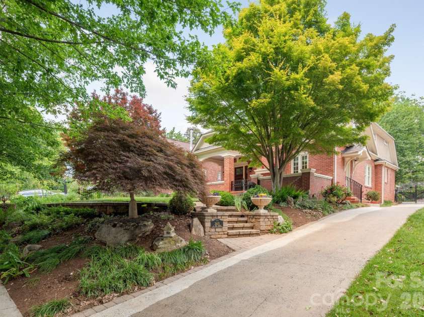 2601 5th Street, Charlotte, NC 28204.  MLS# CAR4382589, YatesRealty ID 24161. 
