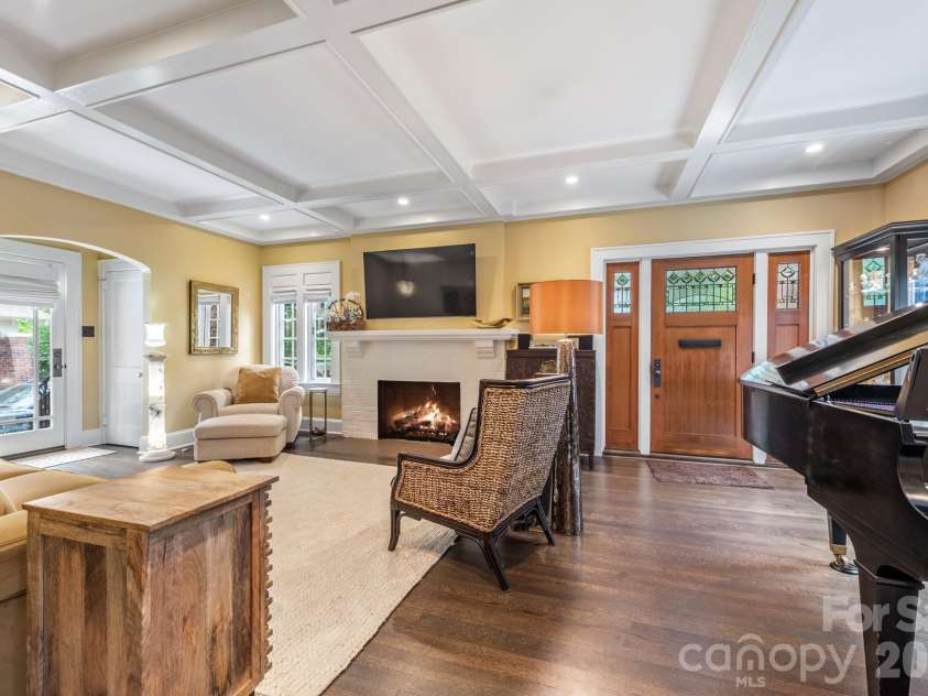 2601 5th Street, Charlotte, NC 28204.  MLS# CAR4382589, YatesRealty ID 24161. 