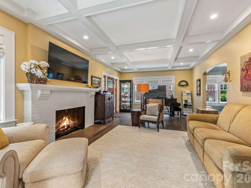 2601 5th Street, Charlotte, NC 28204.  MLS# CAR4382589, YatesRealty ID 24161. 