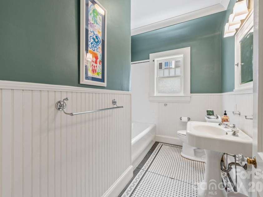 2601 5th Street, Charlotte, NC 28204.  MLS# CAR4382589, YatesRealty ID 24161. 