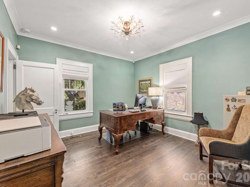 2601 5th Street, Charlotte, NC 28204.  MLS# CAR4382589, YatesRealty ID 24161. 