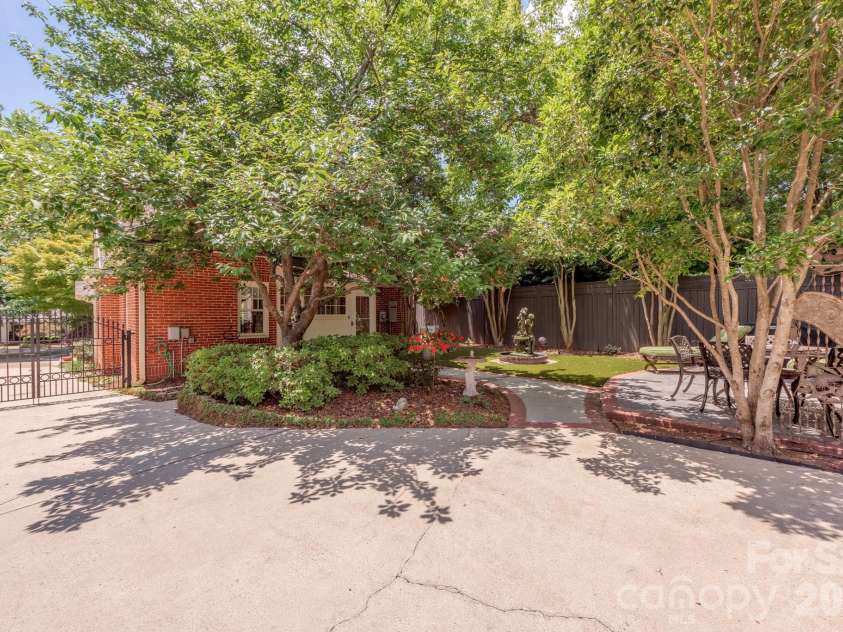 2601 5th Street, Charlotte, NC 28204.  MLS# CAR4382589, YatesRealty ID 24161. 
