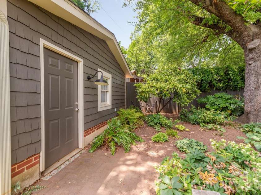 2601 5th Street, Charlotte, NC 28204.  MLS# CAR4382589, YatesRealty ID 24161. 