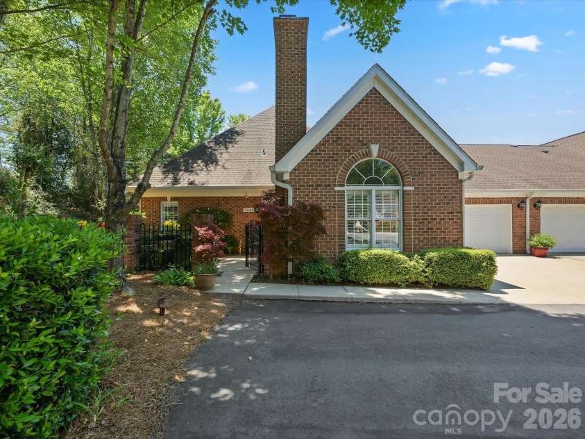 7444 Hurstbourne Green Drive, Charlotte, NC 28277.  MLS# CAR4382957, YatesRealty ID 24162. 