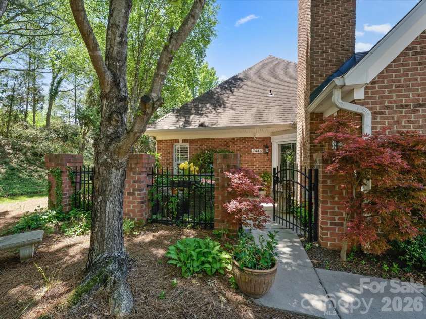 7444 Hurstbourne Green Drive, Charlotte, NC 28277.  MLS# CAR4382957, YatesRealty ID 24162. 