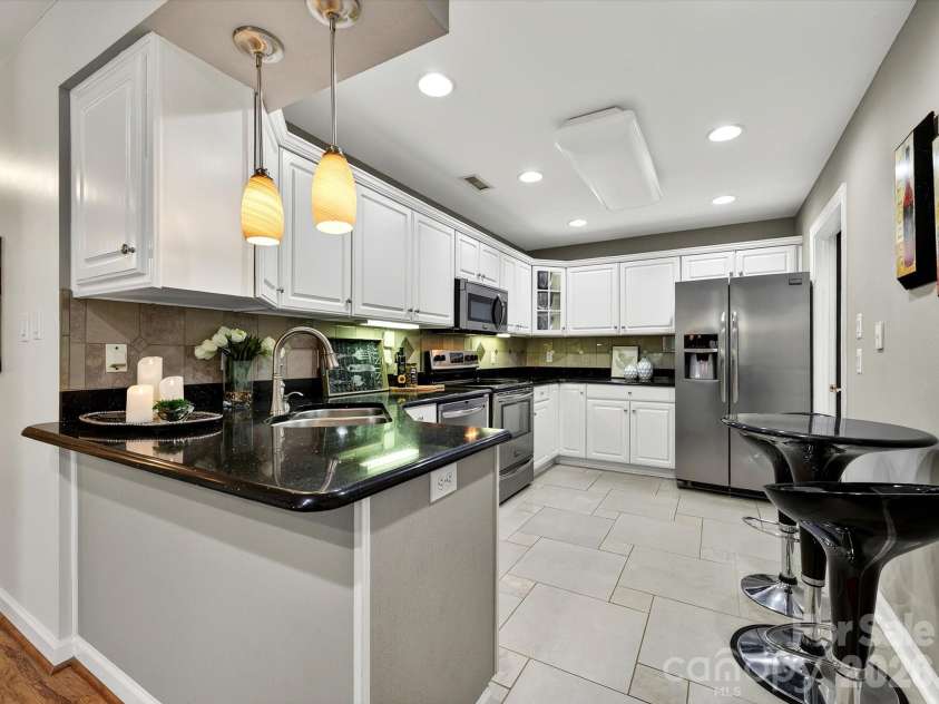 7444 Hurstbourne Green Drive, Charlotte, NC 28277.  MLS# CAR4382957, YatesRealty ID 24162. 
