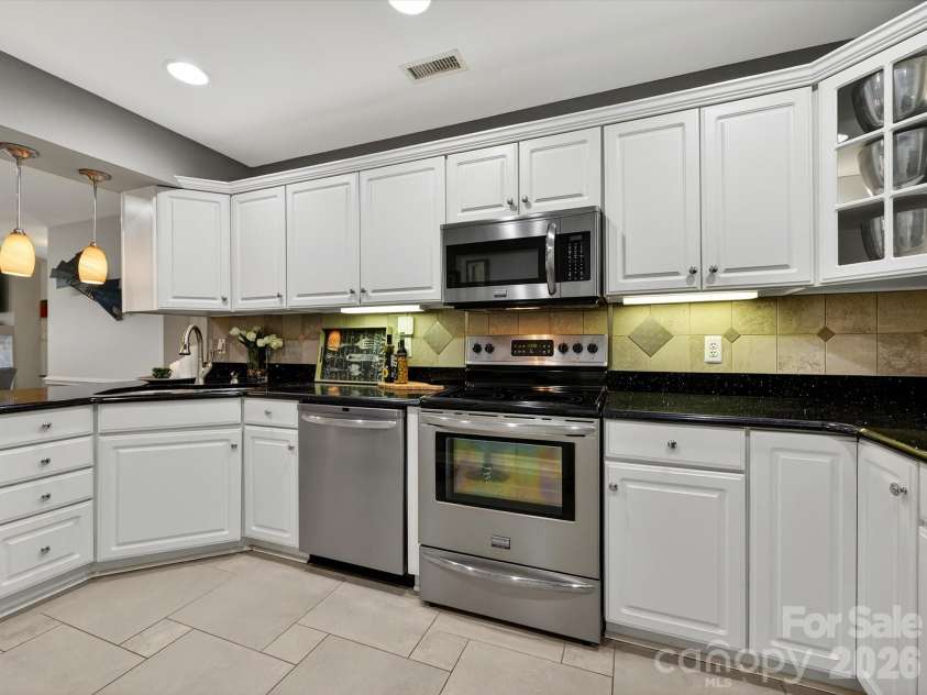 7444 Hurstbourne Green Drive, Charlotte, NC 28277.  MLS# CAR4382957, YatesRealty ID 24162. 