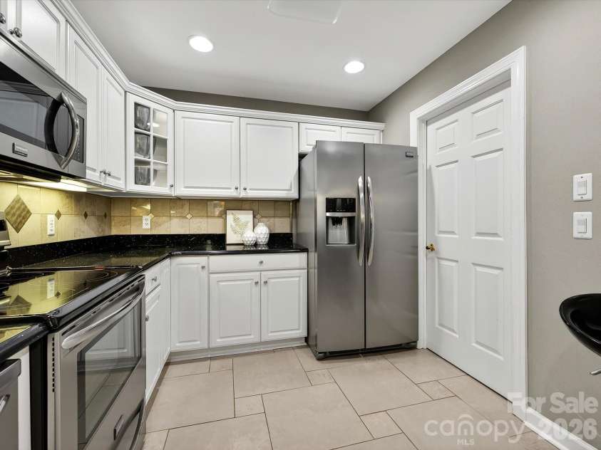 7444 Hurstbourne Green Drive, Charlotte, NC 28277.  MLS# CAR4382957, YatesRealty ID 24162. 