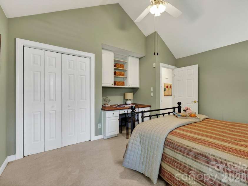 7444 Hurstbourne Green Drive, Charlotte, NC 28277.  MLS# CAR4382957, YatesRealty ID 24162. 