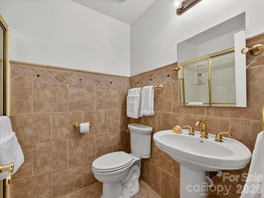 7444 Hurstbourne Green Drive, Charlotte, NC 28277.  MLS# CAR4382957, YatesRealty ID 24162. 