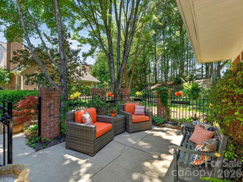 7444 Hurstbourne Green Drive, Charlotte, NC 28277.  MLS# CAR4382957, YatesRealty ID 24162. 