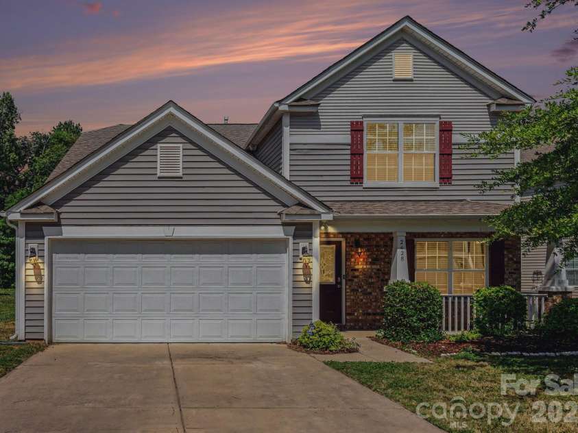 2428 Alex Ryan Drive, Charlotte, NC 28216.  MLS# CAR4383409, YatesRealty ID 24163. 