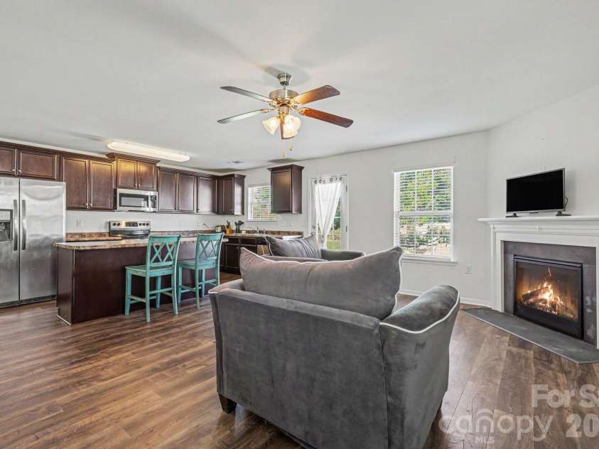 2428 Alex Ryan Drive, Charlotte, NC 28216.  MLS# CAR4383409, YatesRealty ID 24163. 