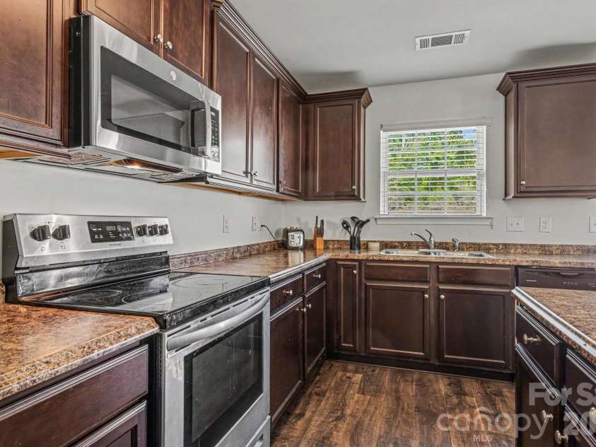 2428 Alex Ryan Drive, Charlotte, NC 28216.  MLS# CAR4383409, YatesRealty ID 24163. 