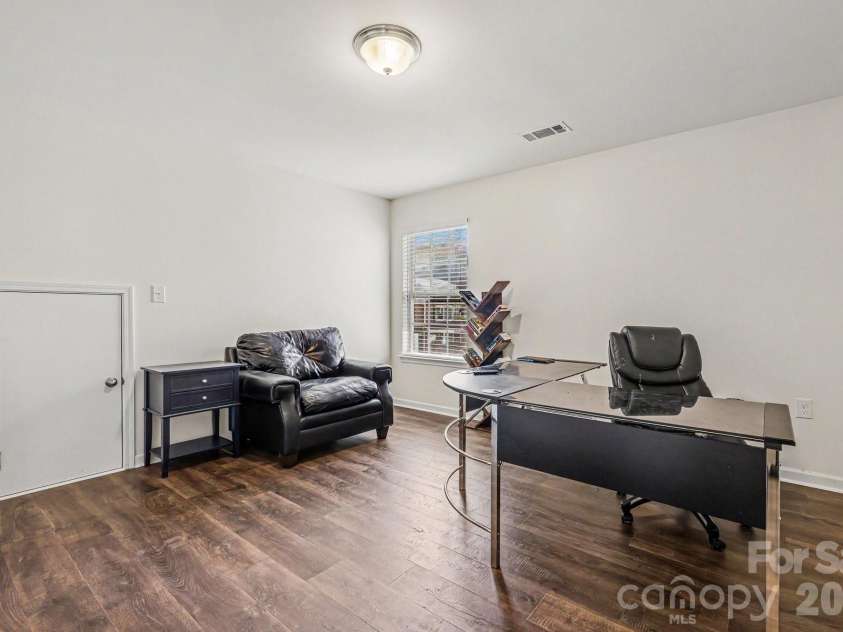 2428 Alex Ryan Drive, Charlotte, NC 28216.  MLS# CAR4383409, YatesRealty ID 24163. 