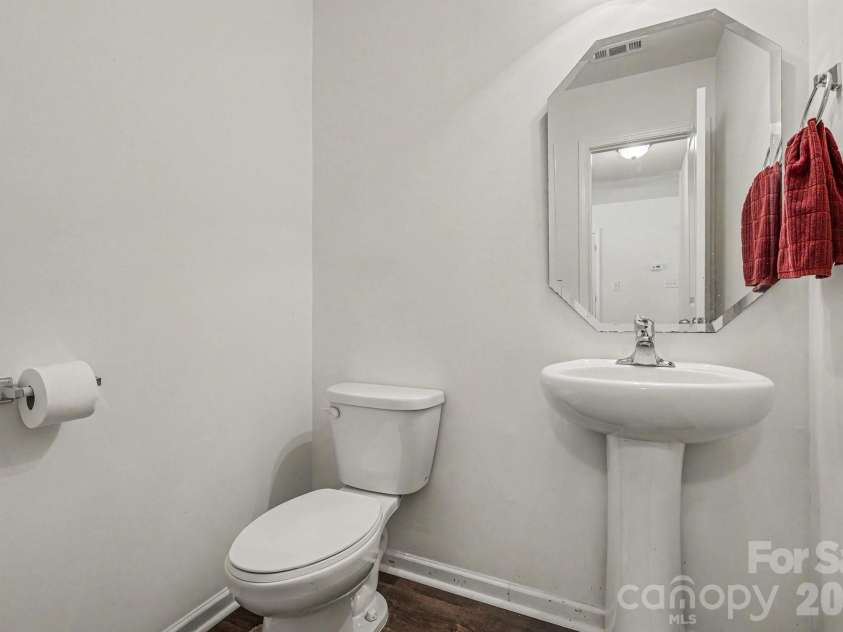 2428 Alex Ryan Drive, Charlotte, NC 28216.  MLS# CAR4383409, YatesRealty ID 24163. 