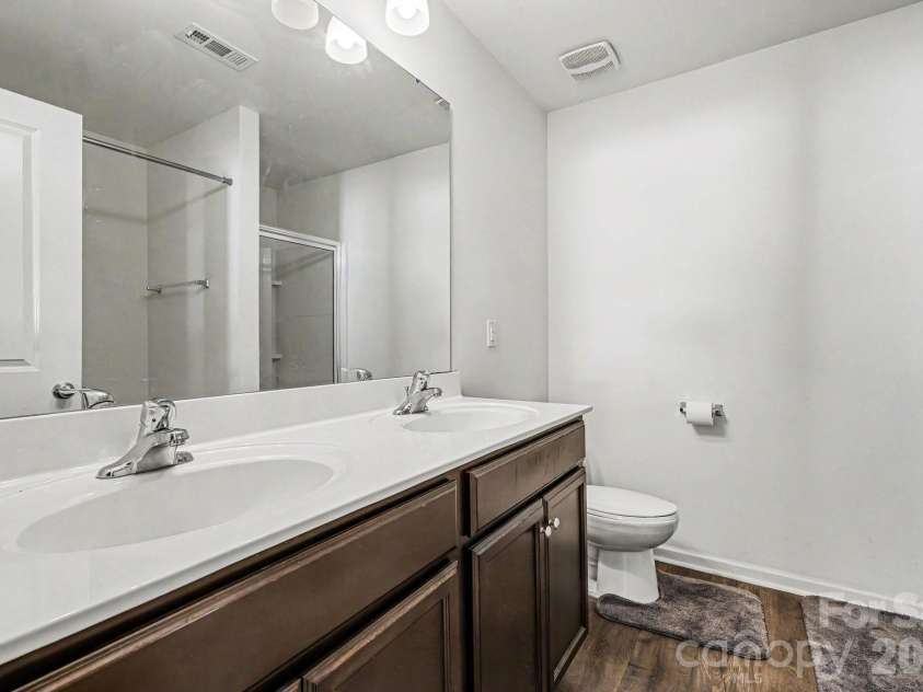 2428 Alex Ryan Drive, Charlotte, NC 28216.  MLS# CAR4383409, YatesRealty ID 24163. 