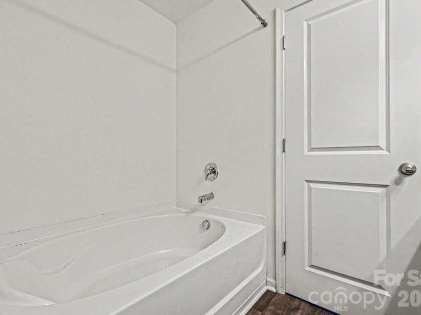2428 Alex Ryan Drive, Charlotte, NC 28216.  MLS# CAR4383409, YatesRealty ID 24163. 