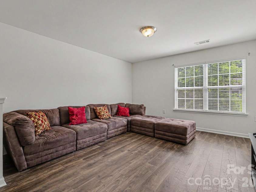 2428 Alex Ryan Drive, Charlotte, NC 28216.  MLS# CAR4383409, YatesRealty ID 24163. 