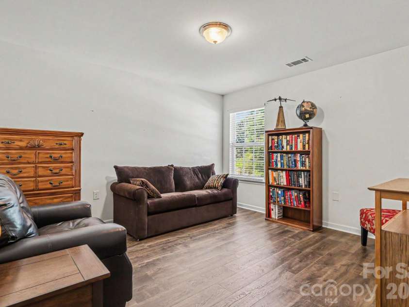 2428 Alex Ryan Drive, Charlotte, NC 28216.  MLS# CAR4383409, YatesRealty ID 24163. 