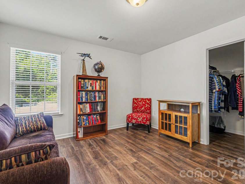 2428 Alex Ryan Drive, Charlotte, NC 28216.  MLS# CAR4383409, YatesRealty ID 24163. 