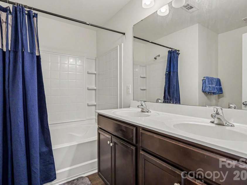 2428 Alex Ryan Drive, Charlotte, NC 28216.  MLS# CAR4383409, YatesRealty ID 24163. 