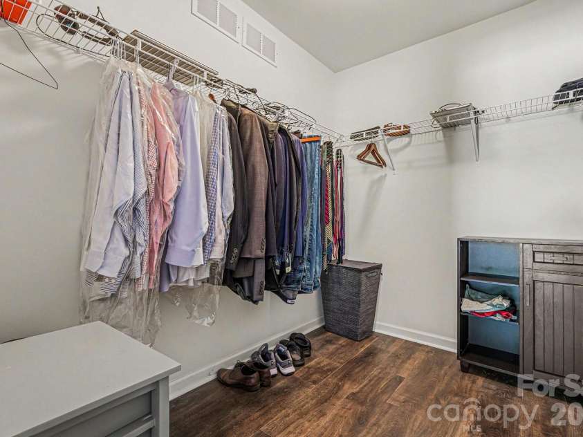 2428 Alex Ryan Drive, Charlotte, NC 28216.  MLS# CAR4383409, YatesRealty ID 24163. 