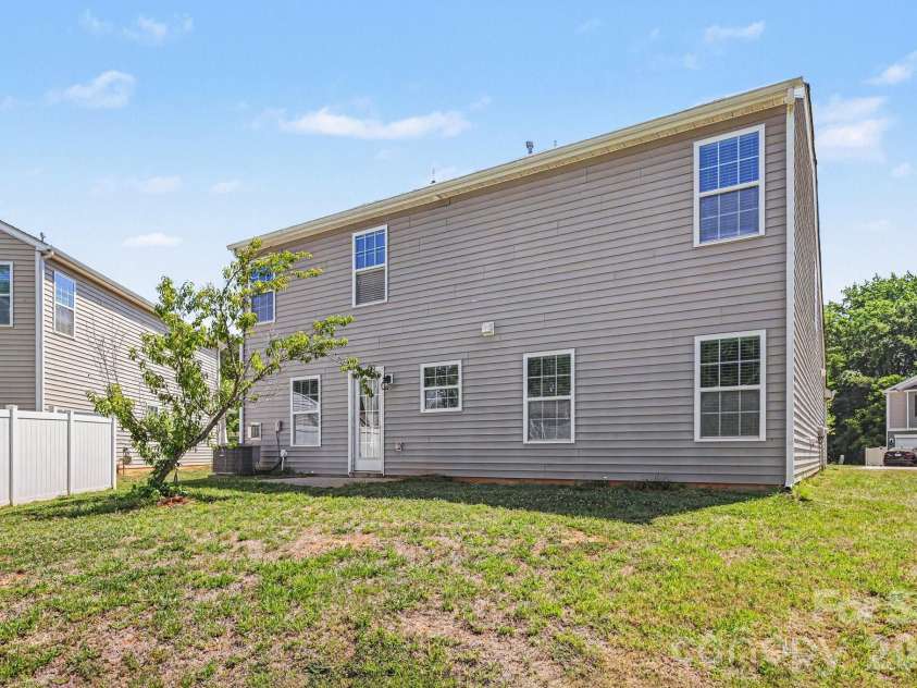 2428 Alex Ryan Drive, Charlotte, NC 28216.  MLS# CAR4383409, YatesRealty ID 24163. 