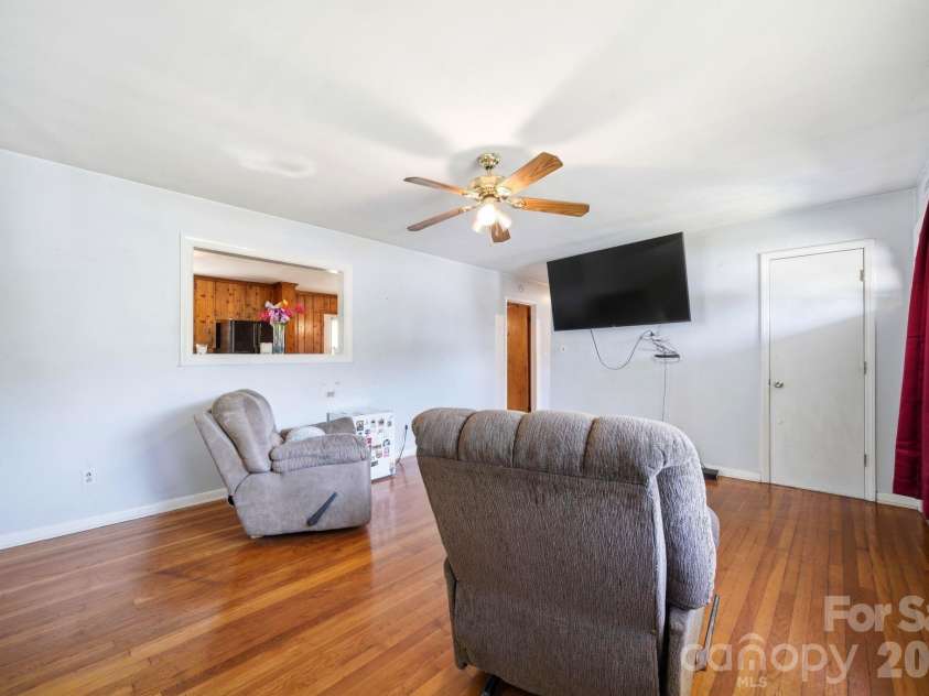 207 Starview Lane, Dallas, NC 28034.  MLS# CAR4381251, YatesRealty ID 24164. 