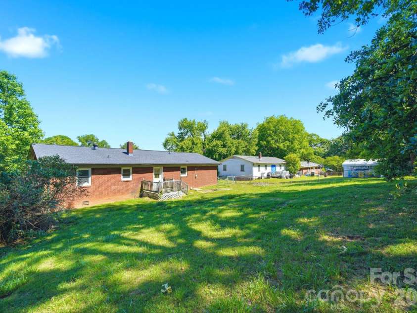 207 Starview Lane, Dallas, NC 28034.  MLS# CAR4381251, YatesRealty ID 24164. 