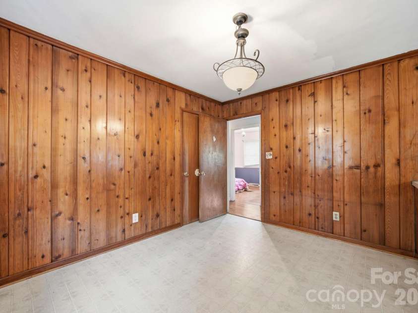 207 Starview Lane, Dallas, NC 28034.  MLS# CAR4381251, YatesRealty ID 24164. 