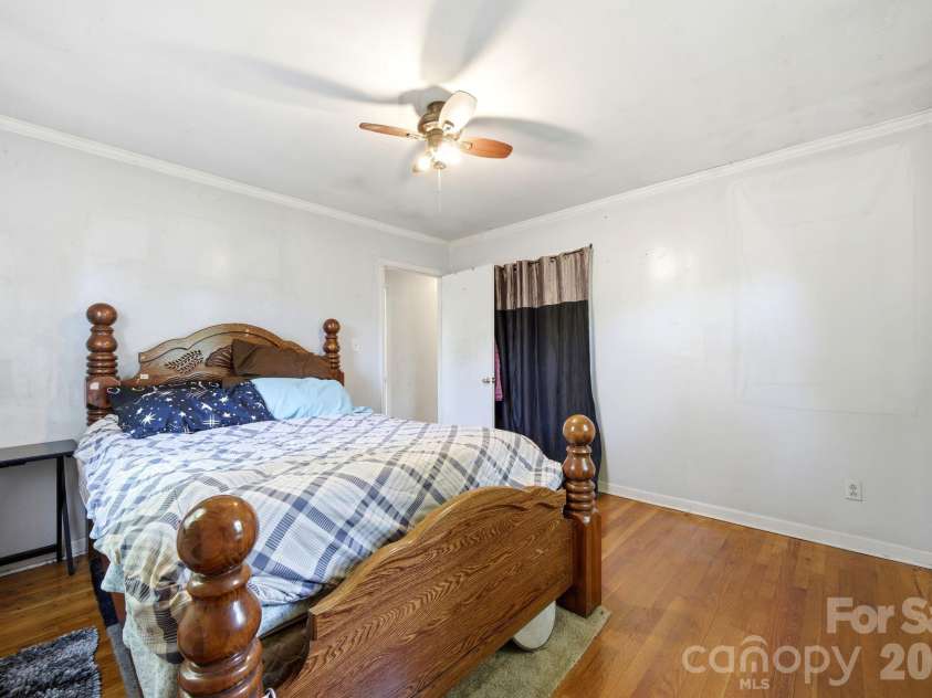 207 Starview Lane, Dallas, NC 28034.  MLS# CAR4381251, YatesRealty ID 24164. 