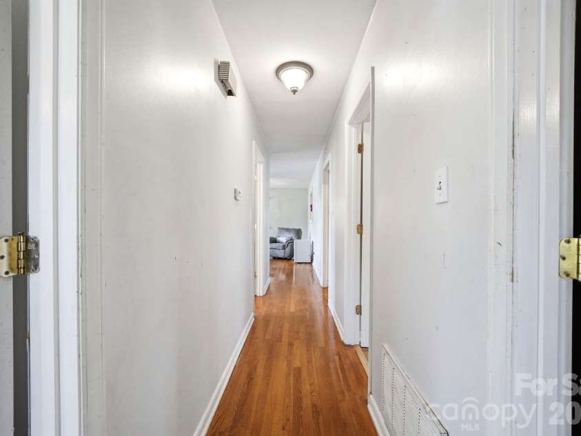 207 Starview Lane, Dallas, NC 28034.  MLS# CAR4381251, YatesRealty ID 24164. 