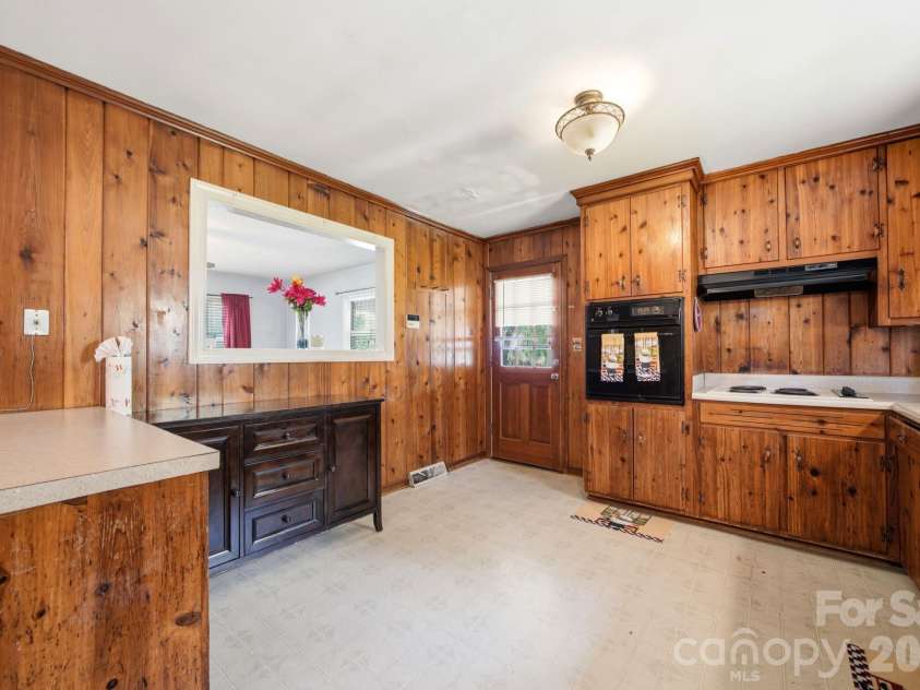 207 Starview Lane, Dallas, NC 28034.  MLS# CAR4381251, YatesRealty ID 24164. 