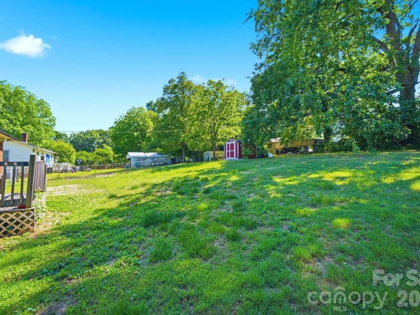 207 Starview Lane, Dallas, NC 28034.  MLS# CAR4381251, YatesRealty ID 24164. Backyard