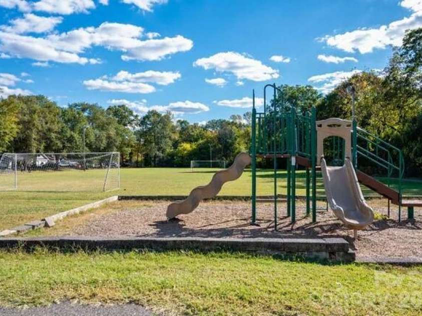 207 Starview Lane, Dallas, NC 28034.  MLS# CAR4381251, YatesRealty ID 24164. Cloninger Park