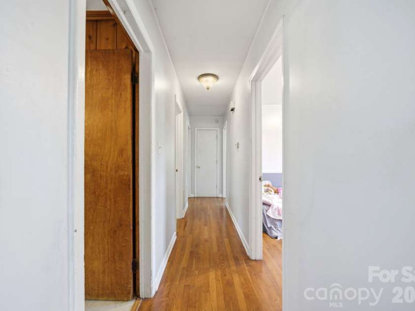 207 Starview Lane, Dallas, NC 28034.  MLS# CAR4381251, YatesRealty ID 24164. Hallway