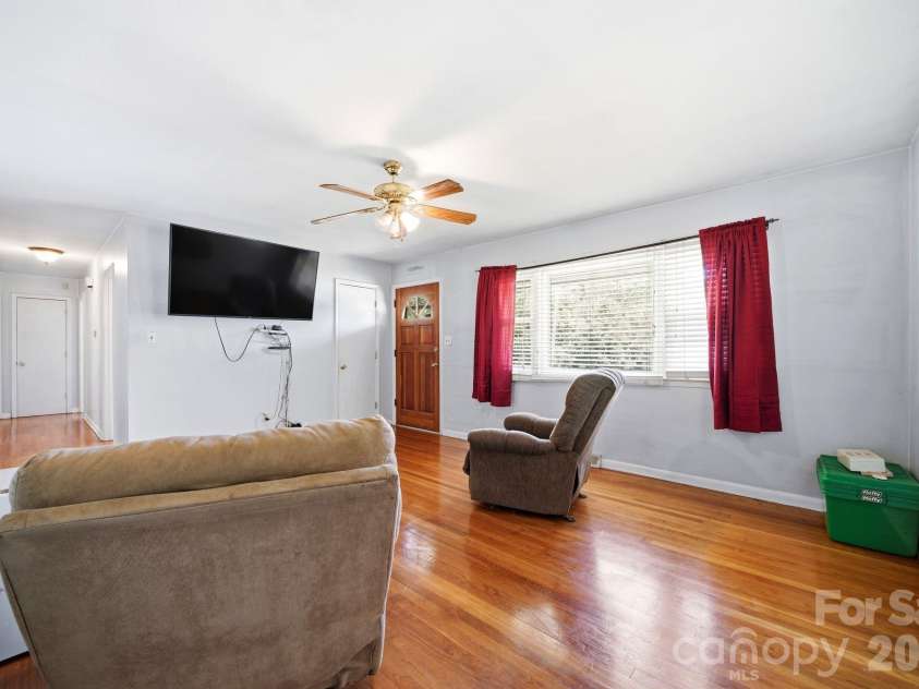 207 Starview Lane, Dallas, NC 28034.  MLS# CAR4381251, YatesRealty ID 24164. Living room