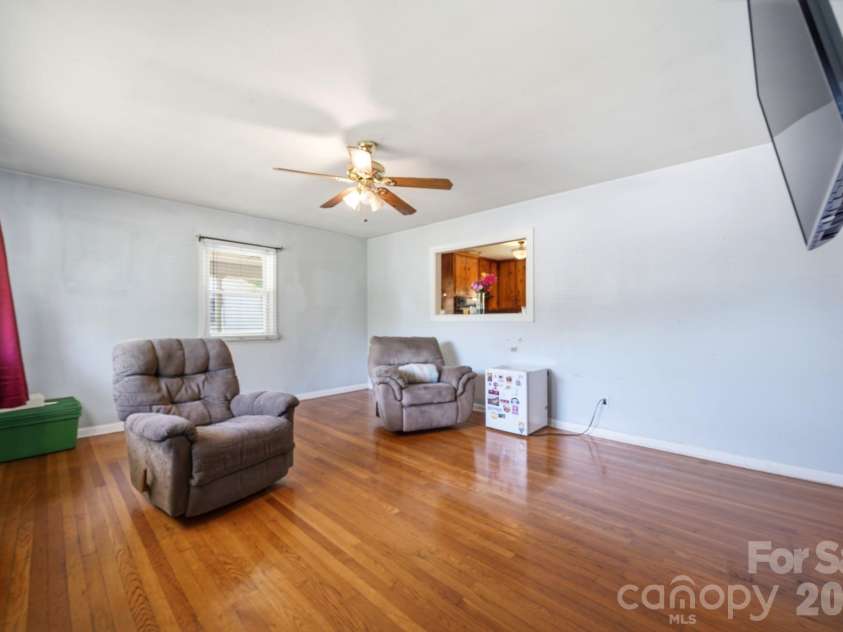 207 Starview Lane, Dallas, NC 28034.  MLS# CAR4381251, YatesRealty ID 24164. Living room