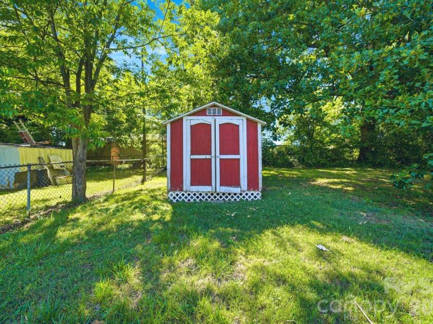 207 Starview Lane, Dallas, NC 28034.  MLS# CAR4381251, YatesRealty ID 24164. Storage shed