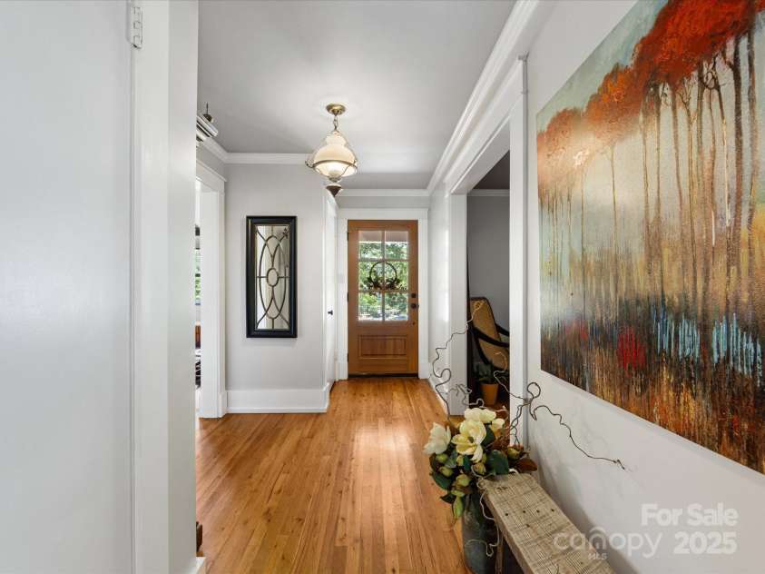 112 8th Avenue, Hickory, NC 28601.  MLS# CAR4275823, YatesRealty ID 24165. 