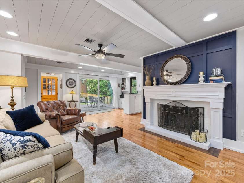 112 8th Avenue, Hickory, NC 28601.  MLS# CAR4275823, YatesRealty ID 24165. 